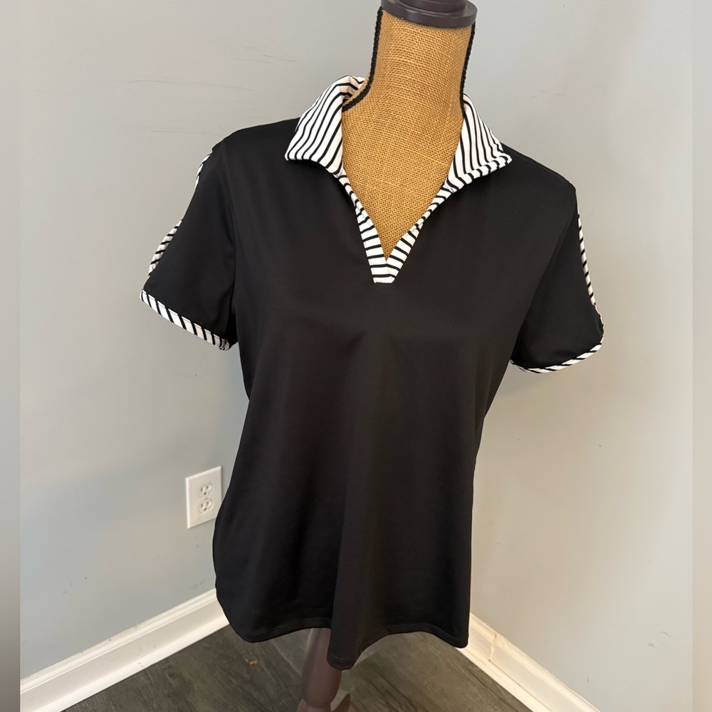Chico’s Zenergy UPF Knit Cutout S/S Top, size large (Chico’s Size 2).